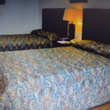 Budget Inn & Suites -Super-Ice Cold Spotless Rooms- Door-To-Door Lit Parking & Lowest Price Plus Hbo Max,Spanish Tv, Internet Free!! Freer Εξωτερικό φωτογραφία